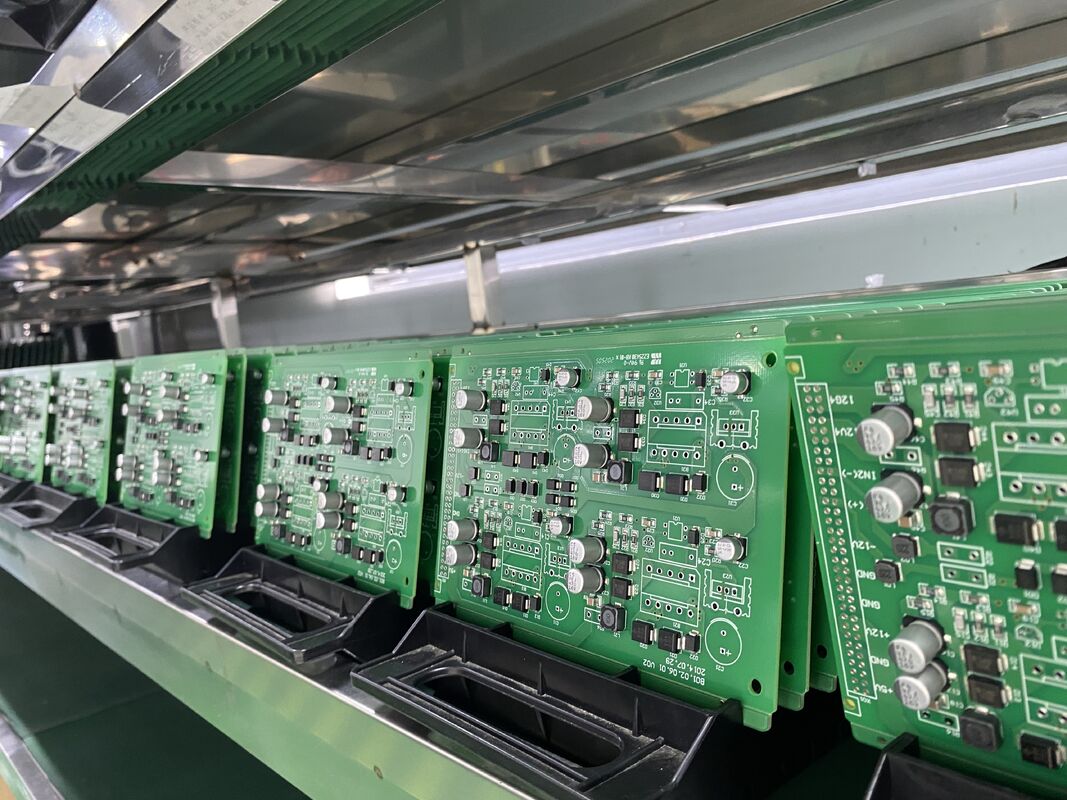 HASL Bleifreie Oberflächenveredelung Überspannungsschutzausrüstung mit Impedanzkontrolle, die ein dauerhaftes und elektrisches Überspannungsmanagement gewährleistet