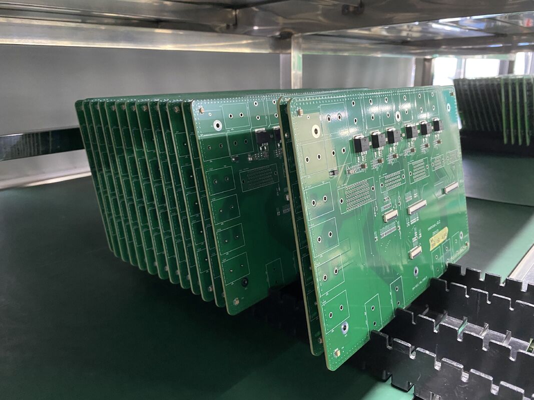 HASL Bleifreie Oberflächenveredelung Überspannungsschutzausrüstung mit Impedanzkontrolle, die ein dauerhaftes und elektrisches Überspannungsmanagement gewährleistet