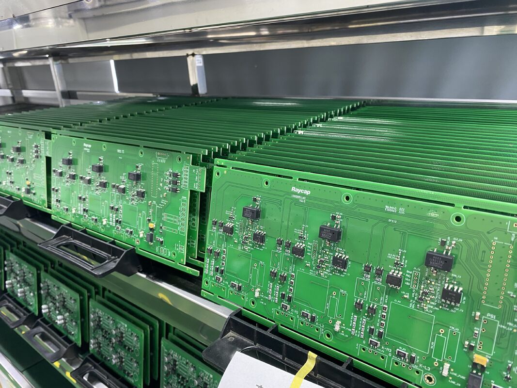 Min. Lochdurchmesser 0,1 mm Kommunikations-Leiterplattenbestückung 6 Lagen High Tg170 und High Tg180, optimiert für Kommunikationsgeräte