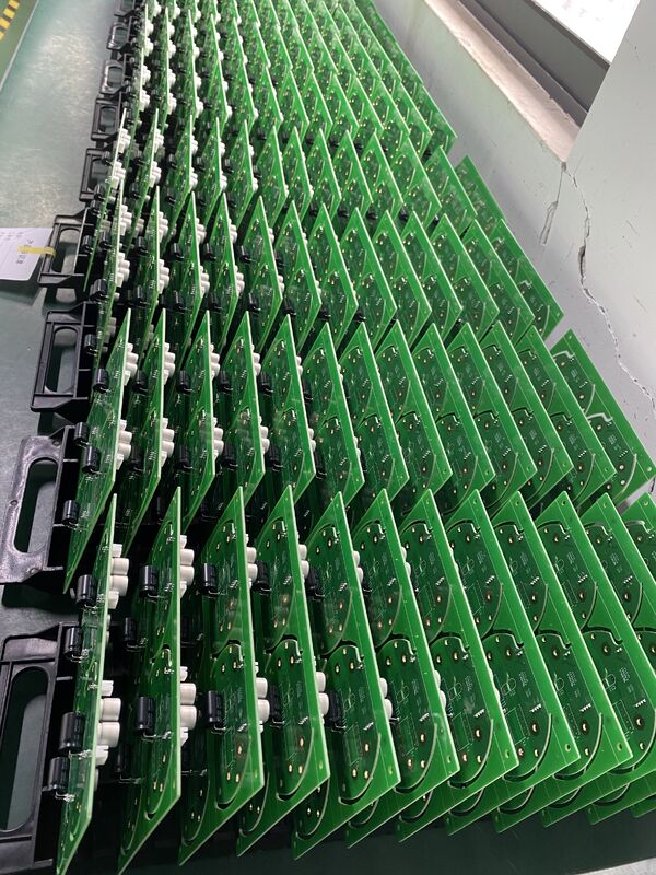 Min Kugelraum 0,3 mm Abstand weniger als 0,5 mm Industrie-PCB-Herstellungsprozess Maximale PCB-Größe 600 x 1200 mm Optimiert für komplexe PCB-Layouts