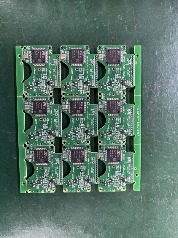 Min Kugelraum 0,3 mm Abstand weniger als 0,5 mm Industrie-PCB-Herstellungsprozess Maximale PCB-Größe 600 x 1200 mm Optimiert für komplexe PCB-Layouts